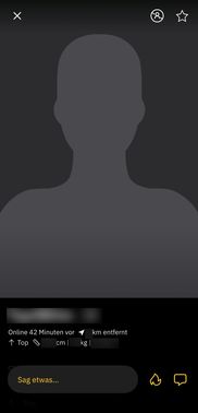 Profile ohne Fotos gibt es hier viele. Aber: Wenn du dein Gesicht zeigst, steigen deine Chancen deutlich. Die inoffizielle Regel „No Face No Chat“ ist hier absolut real. Wenn du direkt bist und kein Problem mit schnellen, oberflächlichen Interaktionen hast, kannst du hier extrem schnell zu einem Date kommen.