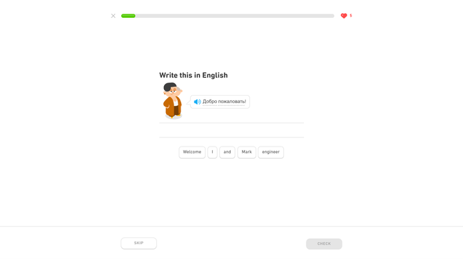 Duolingo setzt in seinem Grundkurs konsequent auf die kyrillische Schreibweise. Gut, da du so direkt in die Vollen gehst. Allerdings empfehle ich dir, zumindest einige Übungen des Kyrillisch-Zusatzkurses zu absolvieren, damit du zumindest die Buchstaben kennenlernst.