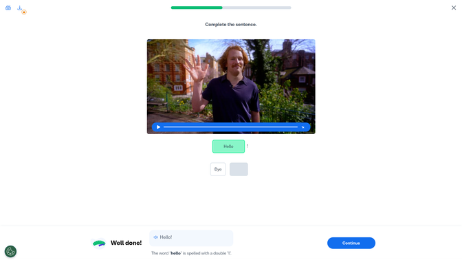 Vokabeln werden bei Busuu mit Kurzvideos eingeführt. Dadurch kannst du dich direkt an den Klang gewöhnen.