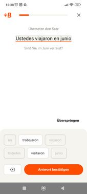 Wenn du schon Vorkenntnisse hast, solltest du mit dem Einstufungstest starten. Der ist relativ umfangreich und empfiehlt dir einen Einstiegspunkt. Perfekt ist er nicht – der Fokus liegt auf Vokabeln – aber allemal besser, als von Null zu starten oder zu raten.