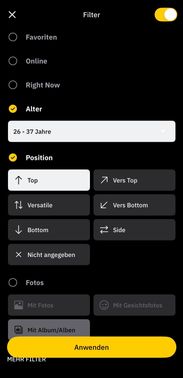 Die Filter gehen deutlich tiefer als bei klassischen Sex Apps. Du suchst gezielt nach „Right Now“, bestimmten Rollen oder Vorlieben. Das macht Grindr extrem effizient für spontane Dates.