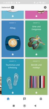 Die App von Rosetta Stone kommt in Kacheloptik daher und startet stets im Hochformat. Deine Vokabeln lernst du hier thematisch.